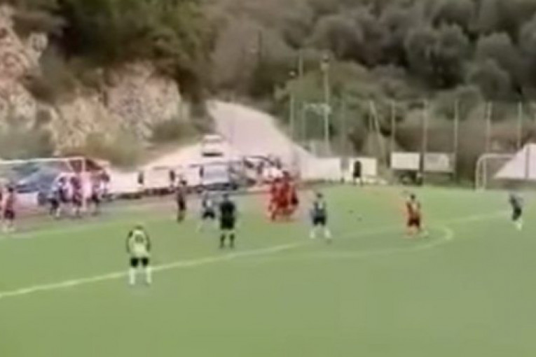 "Ubio je pauka"! Grčki 57-godišnji golman dao golčinu i spasio tim od ispadanja! Pogledajte i kasniju "ludnicu" na tribinama (VIDEO)