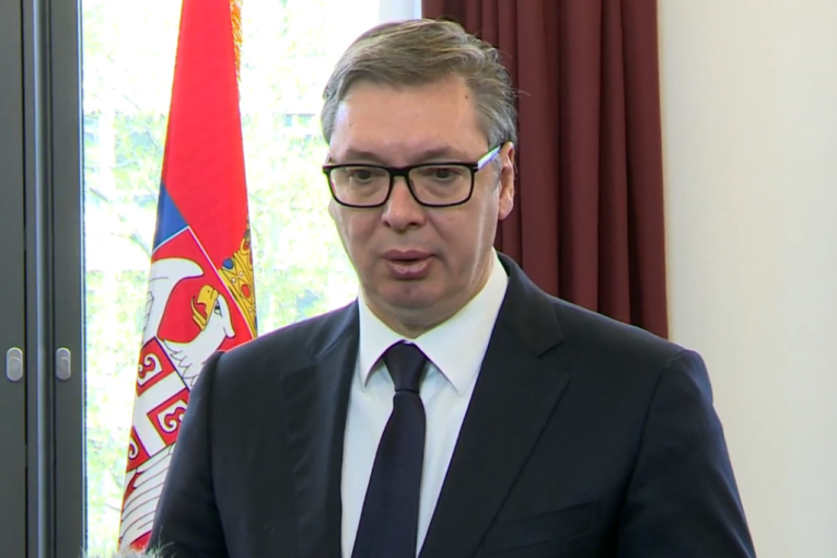 Vučić iz Berlina: Ljudi se bave ratom, a mi se borimo za svaku investiciju