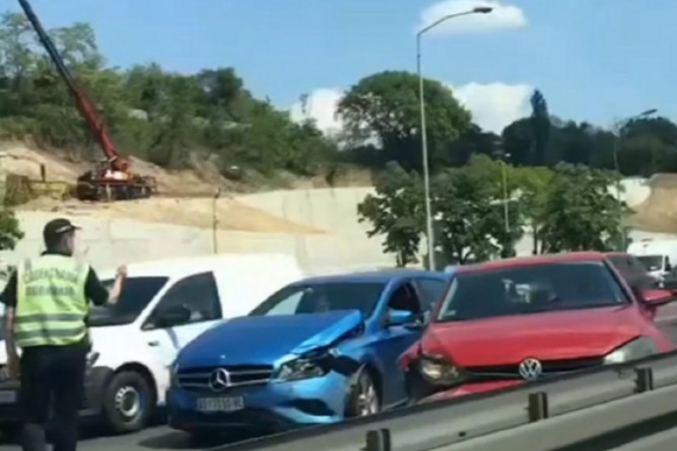 Saobraćajna nesreća kod Novog Pazara: Sudar dva vozila - šestoro povređenih!