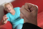 Porodično nasilje u Vrnjačkoj Banji: Tukao majku (76) i naneo joj povrede!