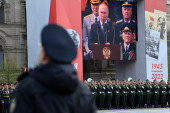 I bi parada u Moskvi:  Grmeli topovi, trgom provozan legendarni tenk! Putin se obratio: SAD i poslušnici izazivaju pretnju (FOTO/VIDEO)