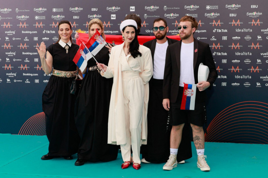 Konstrakta dočekana ovacijama na žurci u Evrovizijskom selu: Publika u Torinu oduševljena srpskom predstavnicom i pesmom!