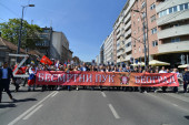 Šetnja "Besmrtnog puka" Beogradom: Vijorile se zastave Rusije i Srbije, položeni venci (FOTO)