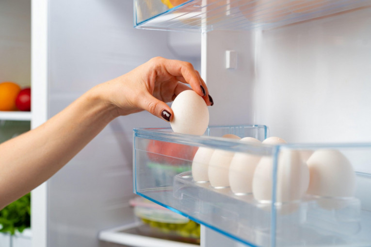 Ako jaja čuvate u vratima frižidera - pravite veliku grešku, a evo i zbog čega i kako je ispravno