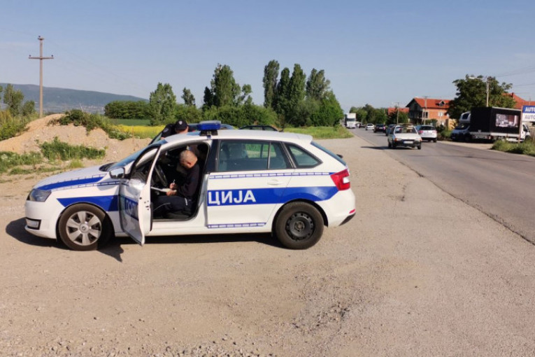 Saslušan vozač iz Šumatovačke ulice: Zakucao se "golfom" u zid kuće, našli mu oružje u kesi