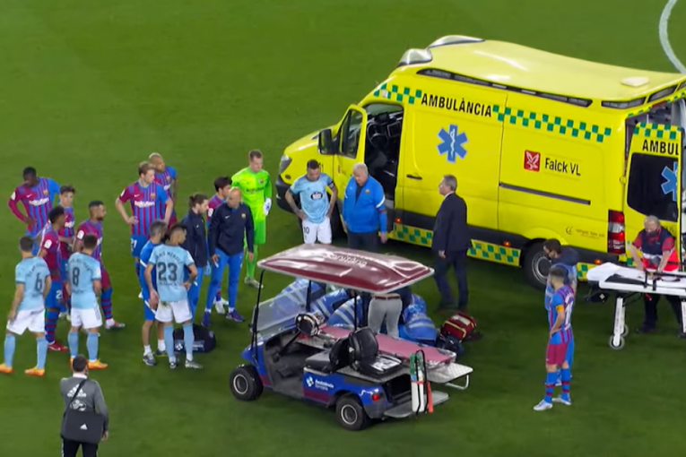 Posle stravičnog sudara hitno smešten u bolnicu! Barsa se oglasila o povređenom fudbaleru (VIDEO)
