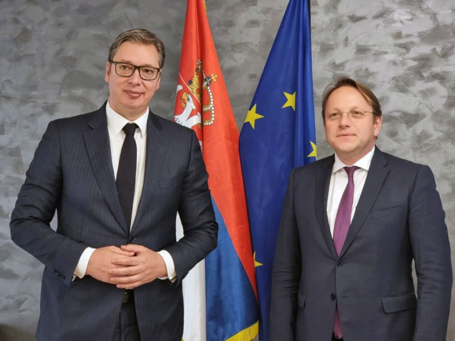 Vučić se sastao sa Varheljijem: Predsednika Srbije očekuje neformalna večera sa liderima Zapadnog Balkana