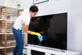 Kako pravilno da obrišete ekran TV-a uz domaće sredstvo za čišćenje, a da ga ne oštetite