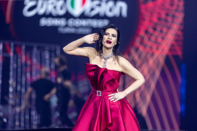 Voditeljki Evrovizije pozlilo tokom finala: Umalo nije pala u nesvest, reagovali lekari! (FOTO)