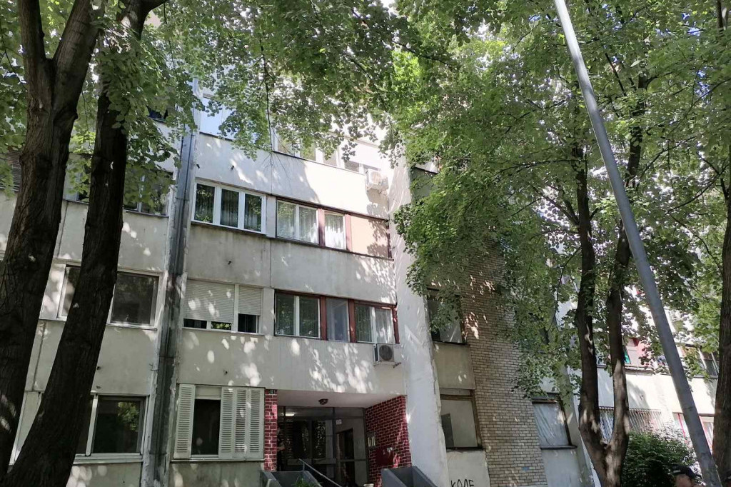 Krvav i uklet petak trinaesti: Dva jeziva ubistva, majka skočila sa detetom i policajka pucala sebi u glavu!