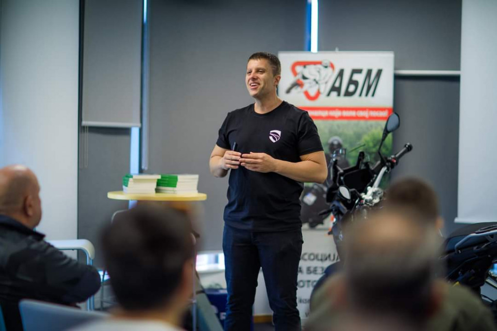 Obaraju ih, tuku, a sad i upucavaju: Šta sve doživljavaju motoristi u Srbiji!? Kad ih psuju, to im dođe kao dobar dan!