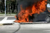 Automobil u plamenu: Zapalilo se vozilo na auto-putu (VIDEO)