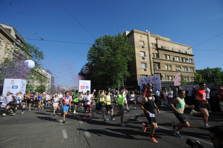 Gradonačelnik ustupio čast deci da daju start za Beogradski maraton