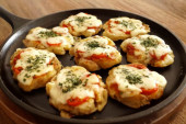 Recept dana: Mini-pice od krompira - nemaju brašno i ne mese se, a biće gotove brže nego što mislite (VIDEO)