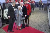Kraljica Elizabeta prisustvovala finalu revije konja, kojom je proslavljeno njenih 70 godina vladavine (FOTO)