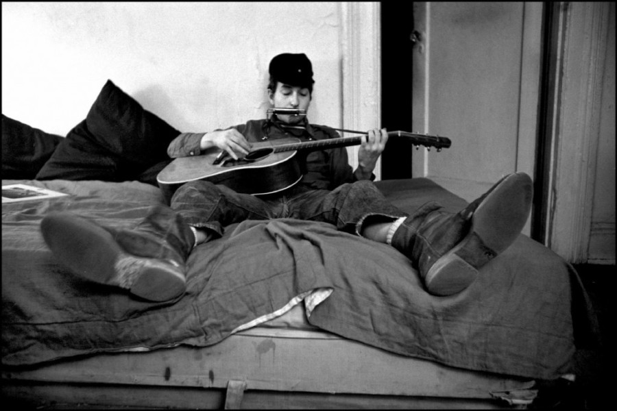 Iz kante za đubre do pola miliona dolara: Prodata dva lista papira sa tekstom čuvenog hita Boba Dilana (FOTO/VIDEO)