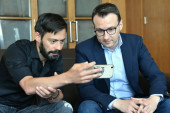 Izmamiće i osmeh i suzu: Poznati glumac posvetio pesmu rodnom Kosovu i Metohiji (FOTO)