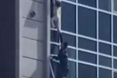 Čitava zemlja slavi novog narodnog heroja: Spasao devojčicu (3) koja je ispala kroz prozor na osmom spratu! (VIDEO)