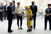 Pojavila se na veliko iznenađenje javnosti: Kraljica Engleske otvorila metro-liniju "Elizabeta" (FOTO)