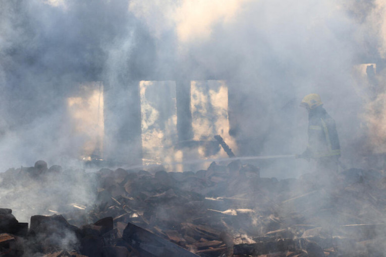 "Čitava kuća bila nam je u dimu, ništa se nije videlo": Havarija kod Čačka, grom pogodio strujomer! (VIDEO)