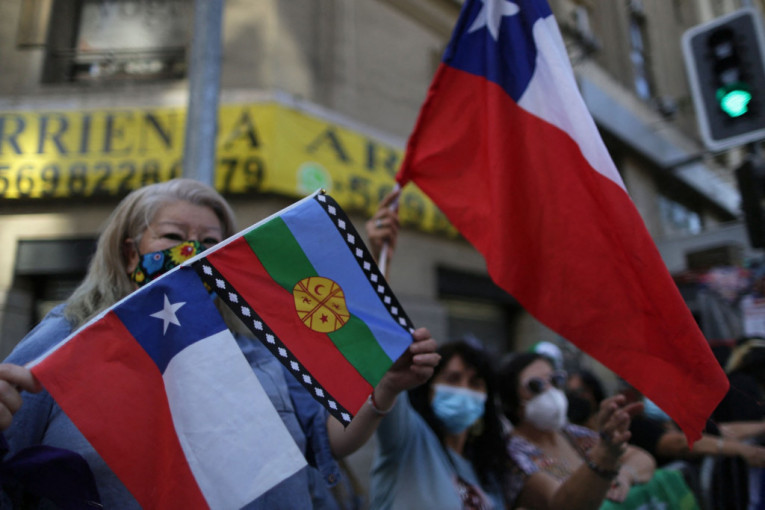 Nasilje na ulicama, u sukobima sa policijom ima mrtvih: Čile uveo vanredno stanje u regiji naroda Mapuče