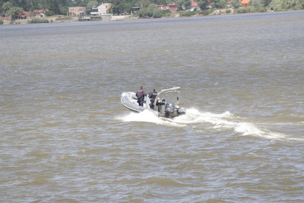Telo muškarca izvučeno iz Dunava: Prolaznik primetio leš kako pluta, porodica potvrdila tragičnu vest