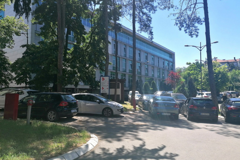 24sedam ispred KBC "Dr Dragiša Mišović": Lažna dojava o postavljenoj bombi na odeljenju ginekologije (FOTO)