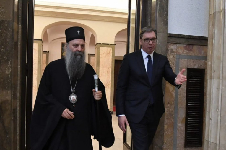 Predsednik Vučić uputio božićnu čestitku patrijarhu Porfiriju: Duhovna snaga našeg naroda i SPC posebno je izražena na Kosovu i Metohiji