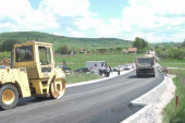 Vreo i nov asfalt puši se na putu od Kokinog Broda do Pribojske Banje (FOTO)