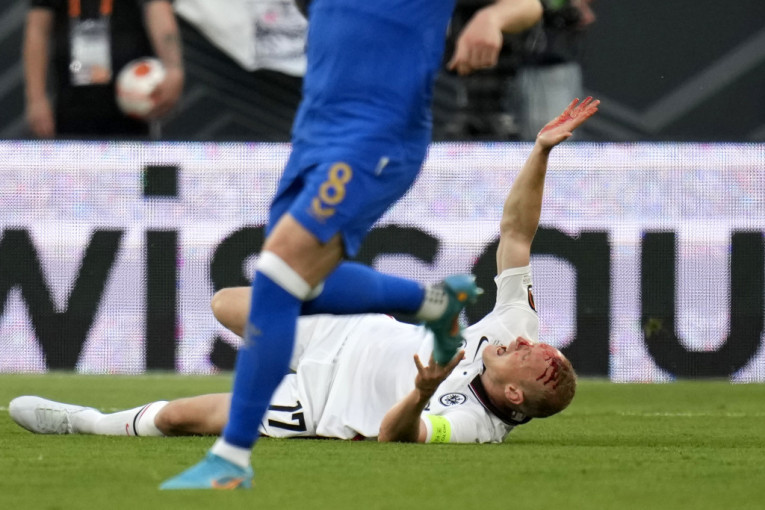 Uzeo si trofej Filipe! Kostićev Ajntraht u penal drami osvojio Ligu Evrope! (FOTO/VIDEO)