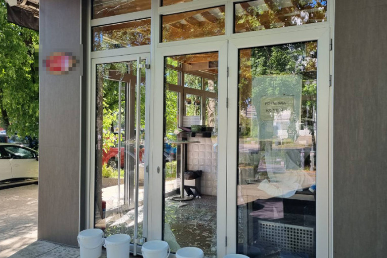Bačena bomba na pekaru na Novom Beogradu: Kamere snimile napadača!