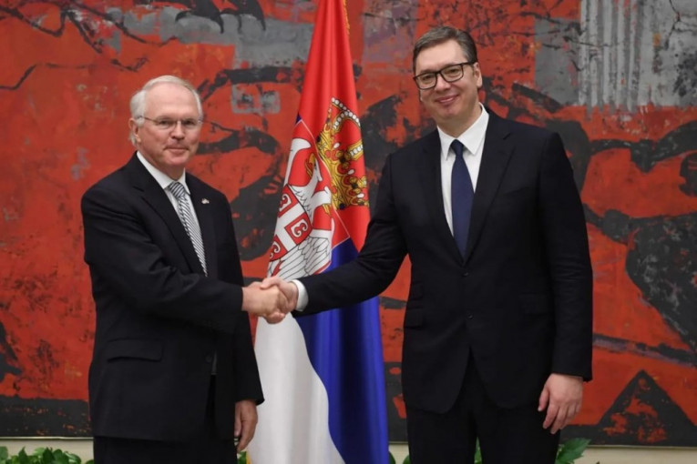 Predsednik Vučić sutra sa ambasadorom SAD