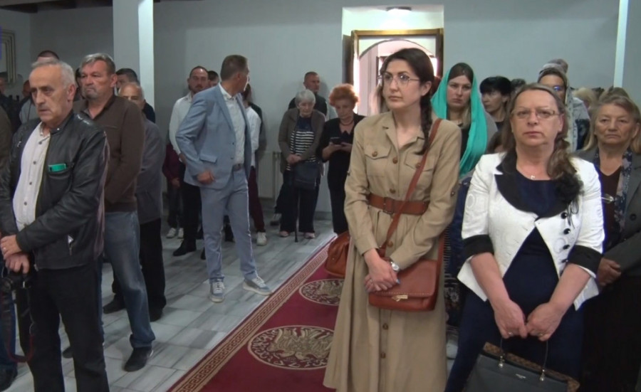 Raseljeni Srbi okupili se da zajedno proslave praznik: Liturgija u crkvi Svetog Nikole u Prištini