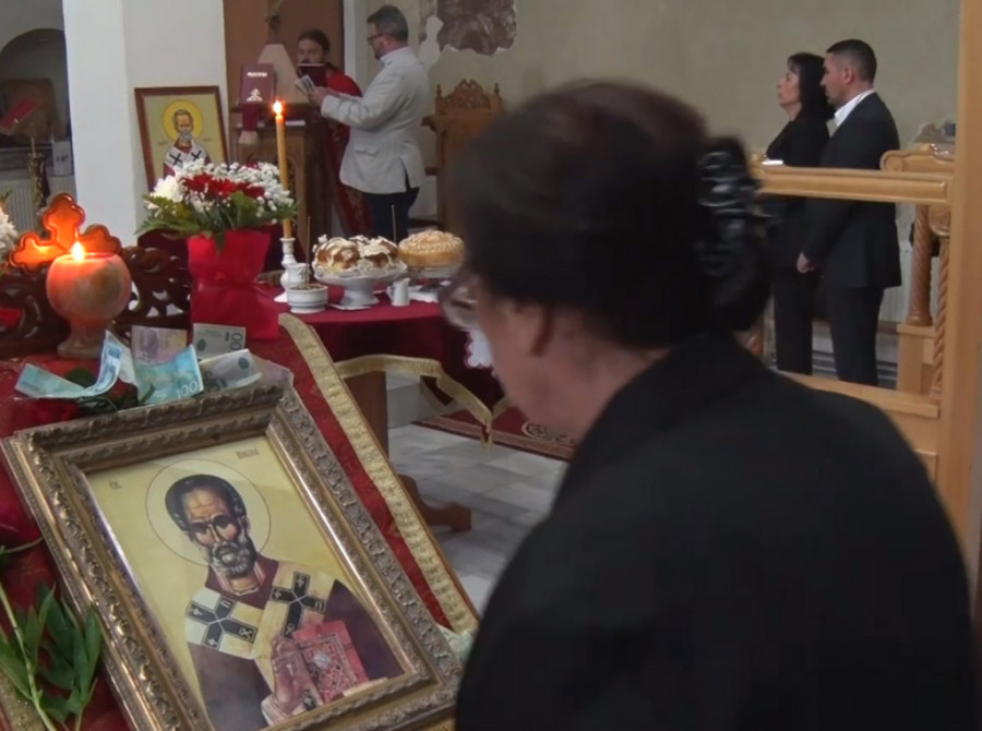 Raseljeni Srbi okupili se da zajedno proslave praznik: Liturgija u crkvi Svetog Nikole u Prištini