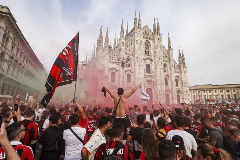 Milan skinuo Inter sa trona Serije A! Rosoneri uzeli Skudeto posle 11 godina!
