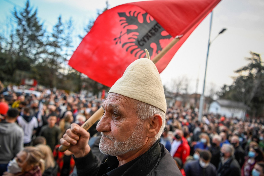 Opšta bežanija Albanaca iz lažne države: Evo koliko ih je pobeglo za samo dve nedelje i koje su im omiljene destinacije