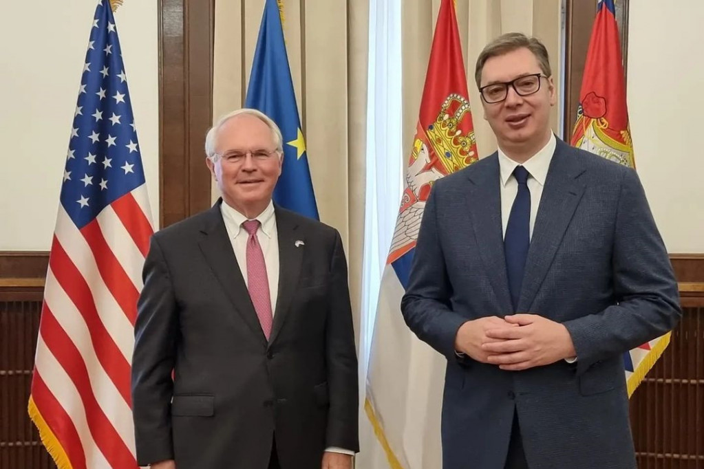 Predsednik Vučić sastaje se sa ambasadorom Hilom