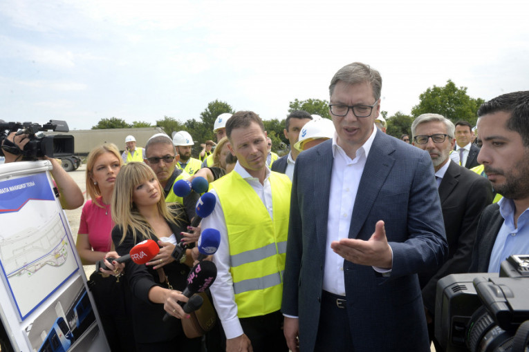Predsednik Vučić na Makiškom polju: "Beograd će 2028. godine dobiti svoj metro" (FOTO)