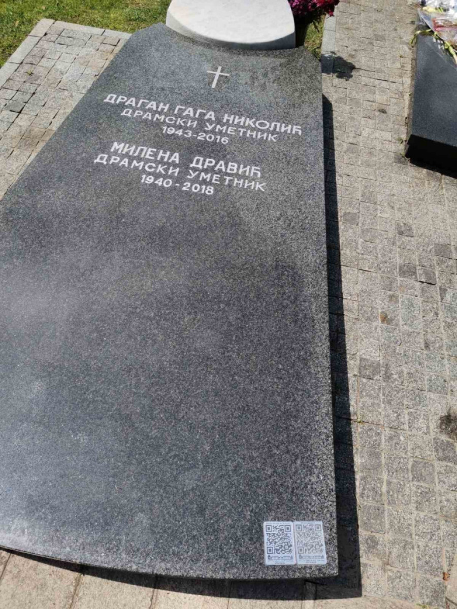 Spomenik Milutinu Mrkonjiću nije jedini koji ima QR kod: Imaju ga glumci, slikari i akademici, a evo čiji sve spomenici mogu biti "kodirani"