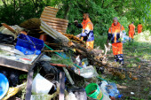 Uklanja se divlja deponija na Voždovcu: Koliko je tona smeća očišćeno u proteklih nekoliko meseci? (FOTO)