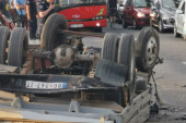 U jezivom udesu na "Pančevcu" poginuo stariji bračni par: Od siline udara ljudi ispali iz kamiona i pali preko ograde mosta (FOTO/VIDEO)