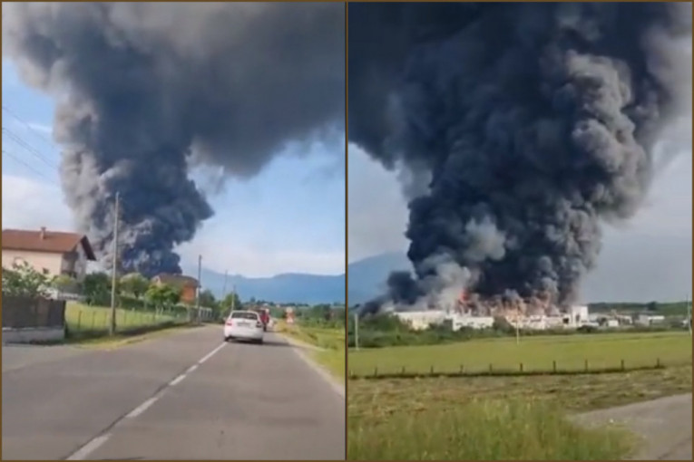 Bukti požar kod Bihaća: Gori fabrika stiropora, dim se vidi kilometrima daleko (VIDEO)