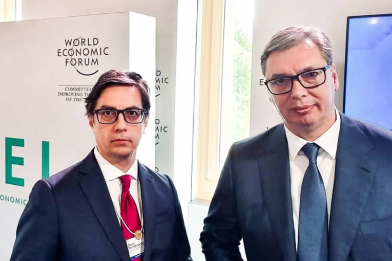 Pendarovski i Vučić u Davosu: Nova prilika za diskusiju o inicijativi Otvoreni Balkan  i daljem razvoju bratskih odnosa (FOTO)