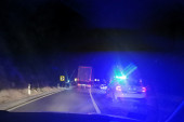 Lančani sudar na magistralnog putu Čačak - Požega: Tri slupana vozila  na kolovozu, policija pokušava da ih skloni (FOTO)