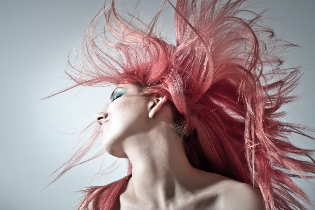 Pet grešaka koje mnoge žene prave nakon farbanja kose
