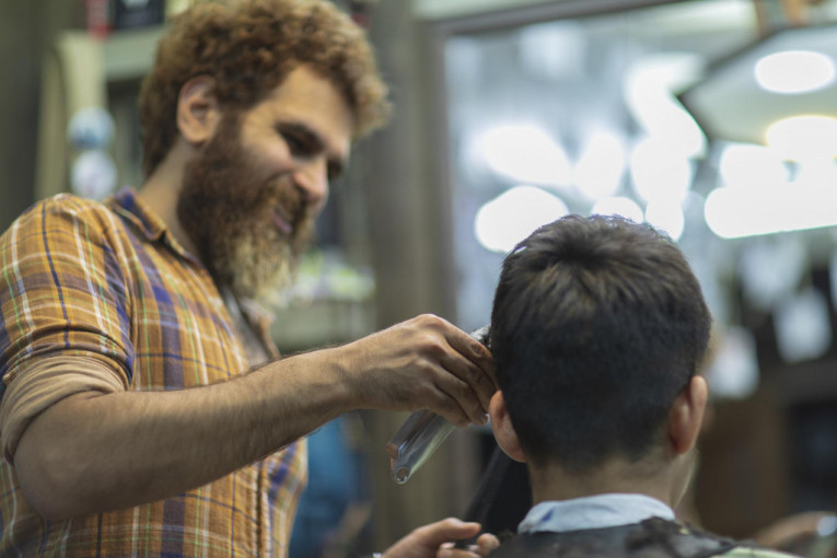 Evo šta znači ako sanjate da se šišate u snu