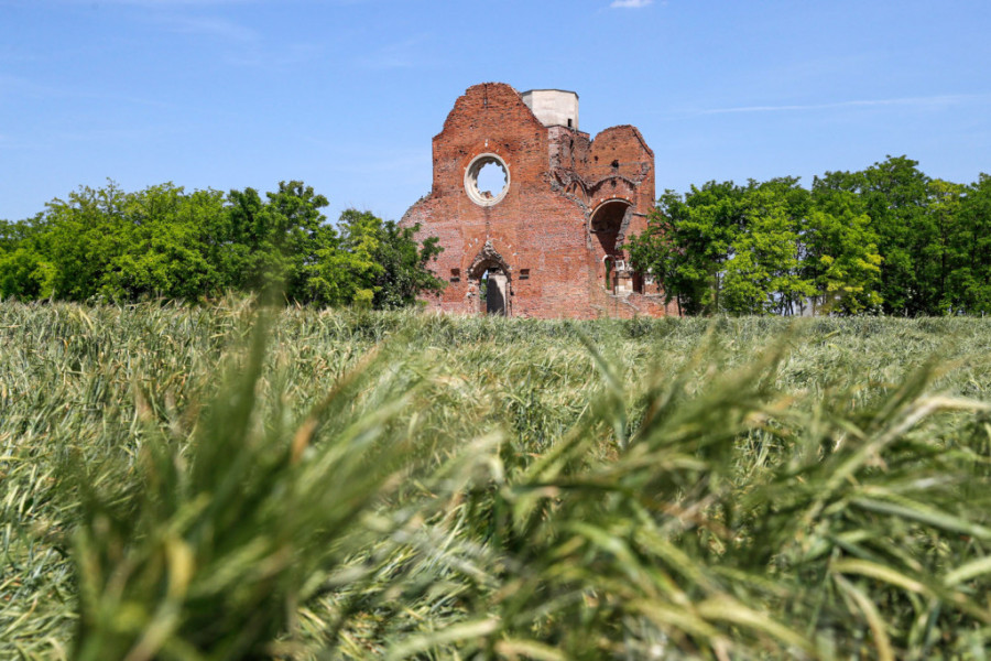 Napuštena crkva u Srbiji u kojoj organizuju misteriozne obrede: U Arači sprovode rituale, upadaju u trans, pominju se i šamani (FOTO/VIDEO)