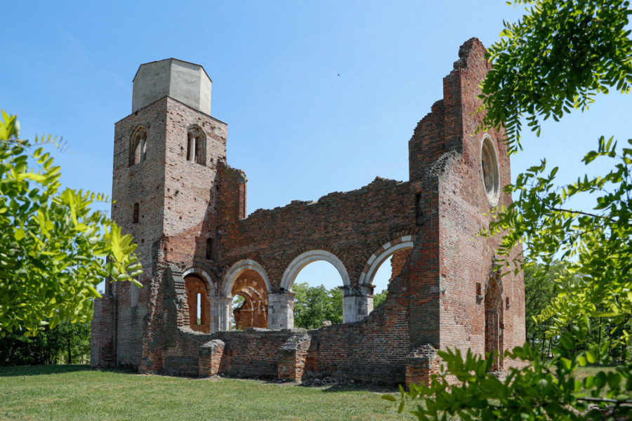 Arača - srednjevekovna crkva