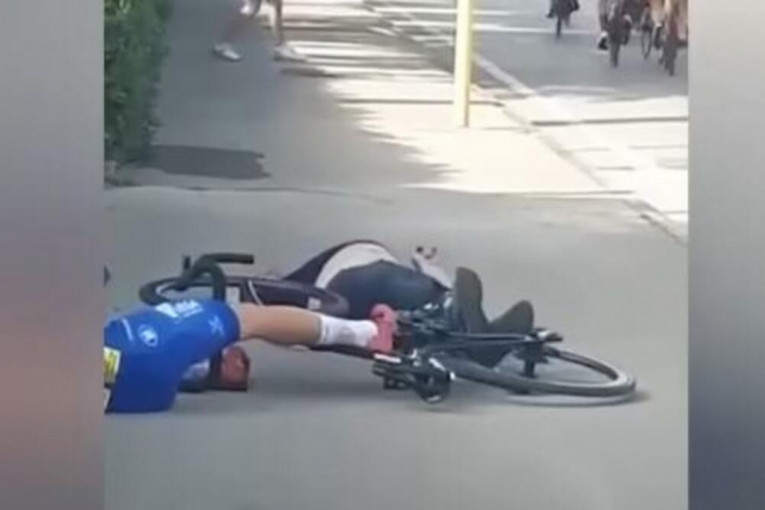 Jezive scene iz Italije: Biciklista udario čoveka, koji je na mestu ostao mrtav! (VIDEO)