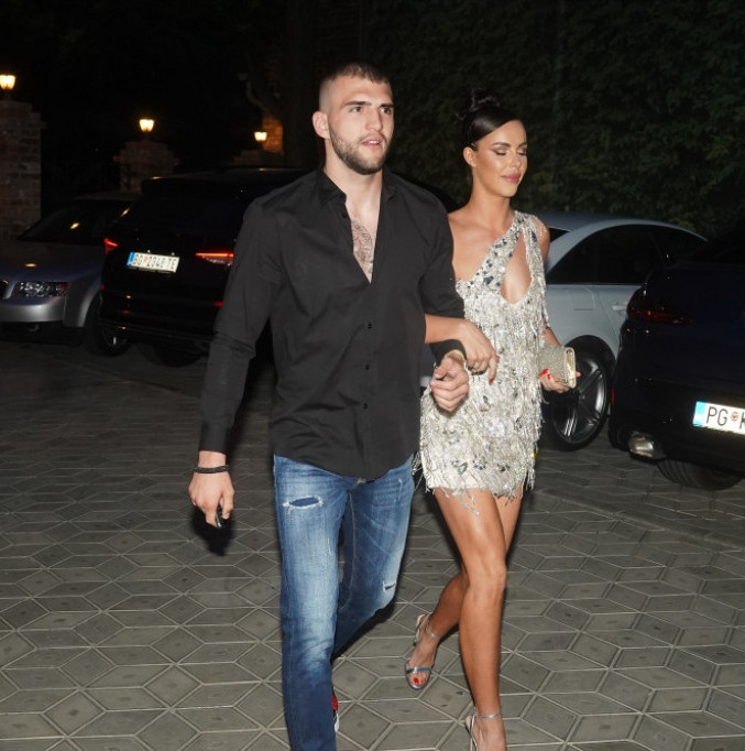 U korak sa porodicom Ražnatović! Ceca snima dokumentarni serijal o životu: Kamere su ih pratile 24 sata čak i do Kipra